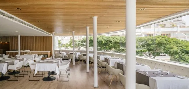 BIM Architecture | Elegant Volume Invented by Pure Lines: Flamenco Club Hotel/Zooco Estudio