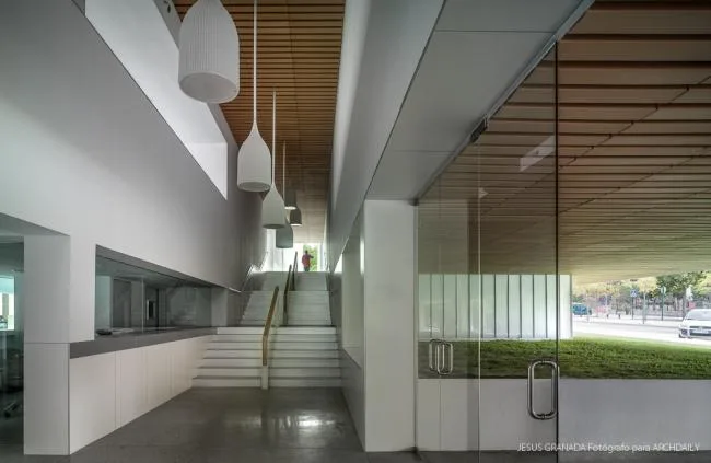 BIM Architecture | Neat Queue Like a Companion: In the Middle of Teacher Training/Ram ó n Fern á ndez Alfonso