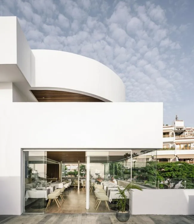 BIM Architecture | Elegant Volume Invented by Pure Lines: Flamenco Club Hotel/Zooco Estudio