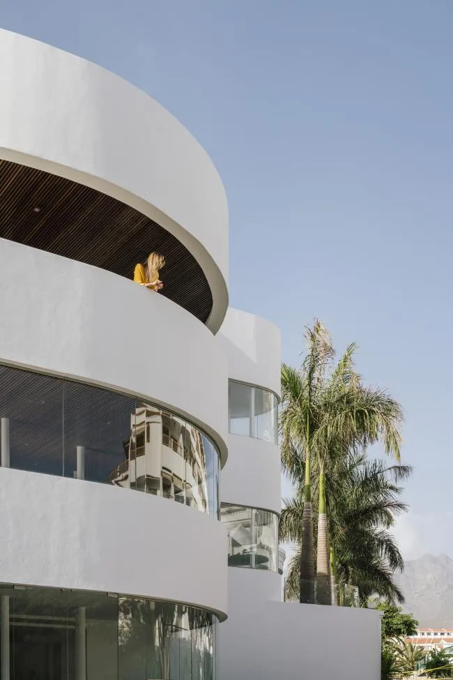 BIM Architecture | Elegant Volume Invented by Pure Lines: Flamenco Club Hotel/Zooco Estudio