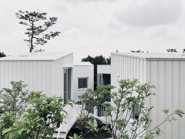 BIM Architecture | Beside the Blue Lake, Between the Jungle: Floating Cube Room by Younghan Chung Architects