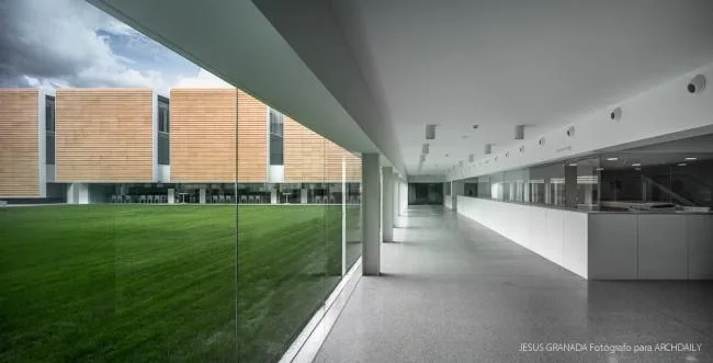 BIM Architecture | Neat Queue Like a Companion: In the Middle of Teacher Training/Ram ó n Fern á ndez Alfonso