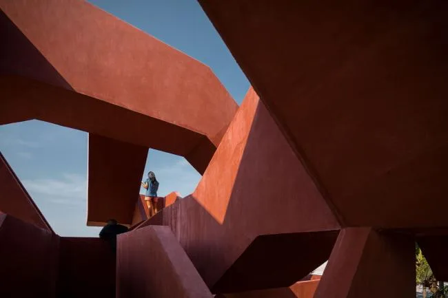 BIM Architecture | Maze of Overlapping and Interweaving - Ten Katas/Supermachine Studio