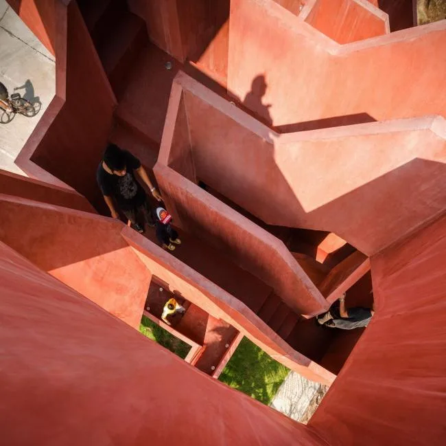BIM Architecture | Maze of Overlapping and Interweaving - Ten Katas/Supermachine Studio