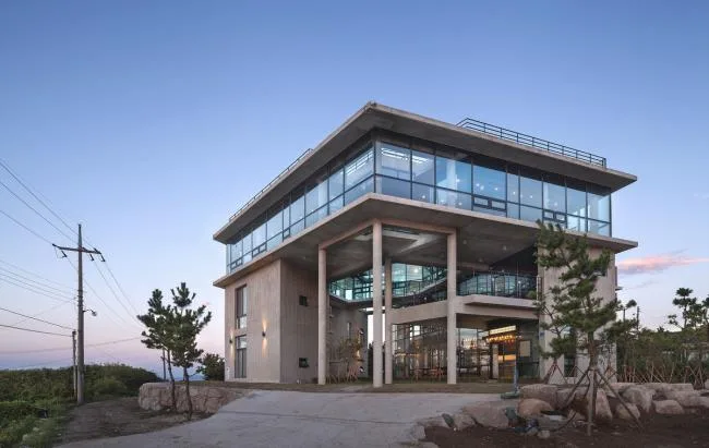 BIM Architecture | Rising Sun, overlooking the sea and sky scenic spots: Wujiao Trade Building/ON Architecture