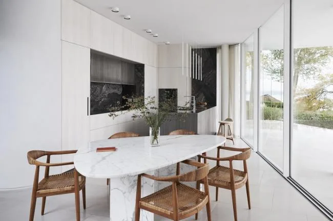 BIM Architecture | White Petals Blooming by the Lake: Italian Lakefront Holiday Home/Design Haus Liberty