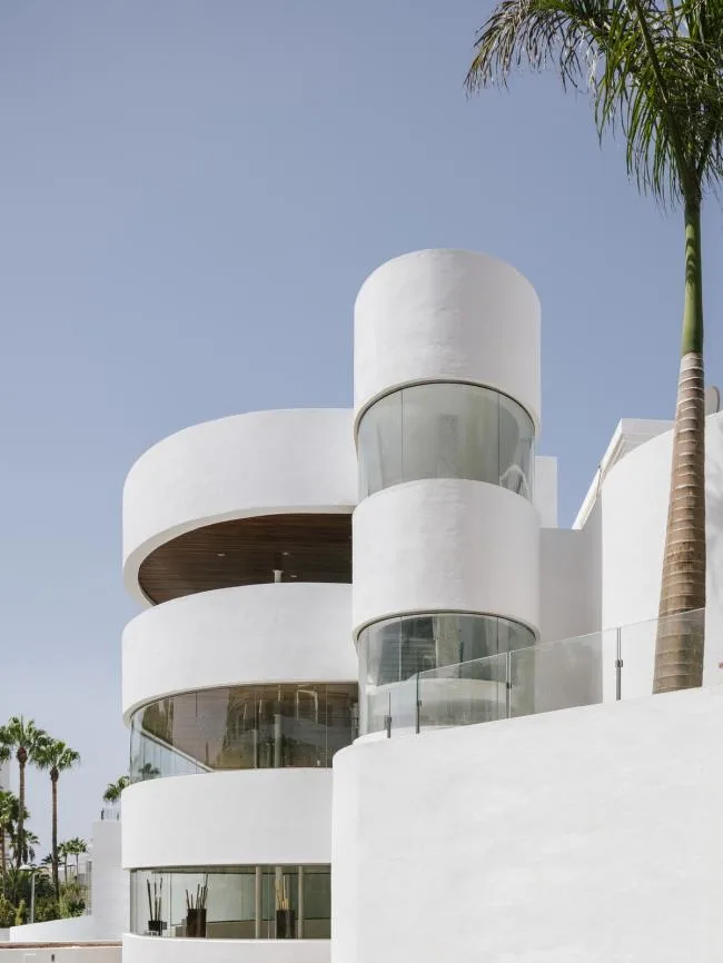 BIM Architecture | Elegant Volume Invented by Pure Lines: Flamenco Club Hotel/Zooco Estudio