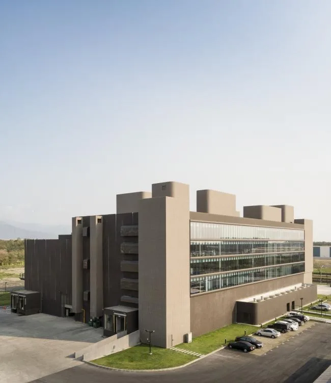 BIM Architecture | Unique yet cautious, like mountains and soil at night: Taiwan Livestock Pingtung Agricultural Science Factory/Zexin Building