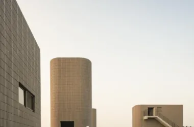 BIM Architecture: Taiwan Livestock Pingtung Agricultural Science Factory’s Zexin Building Inspired by the Quiet Strength of Mountains and Soil at Night-BIM WORLD