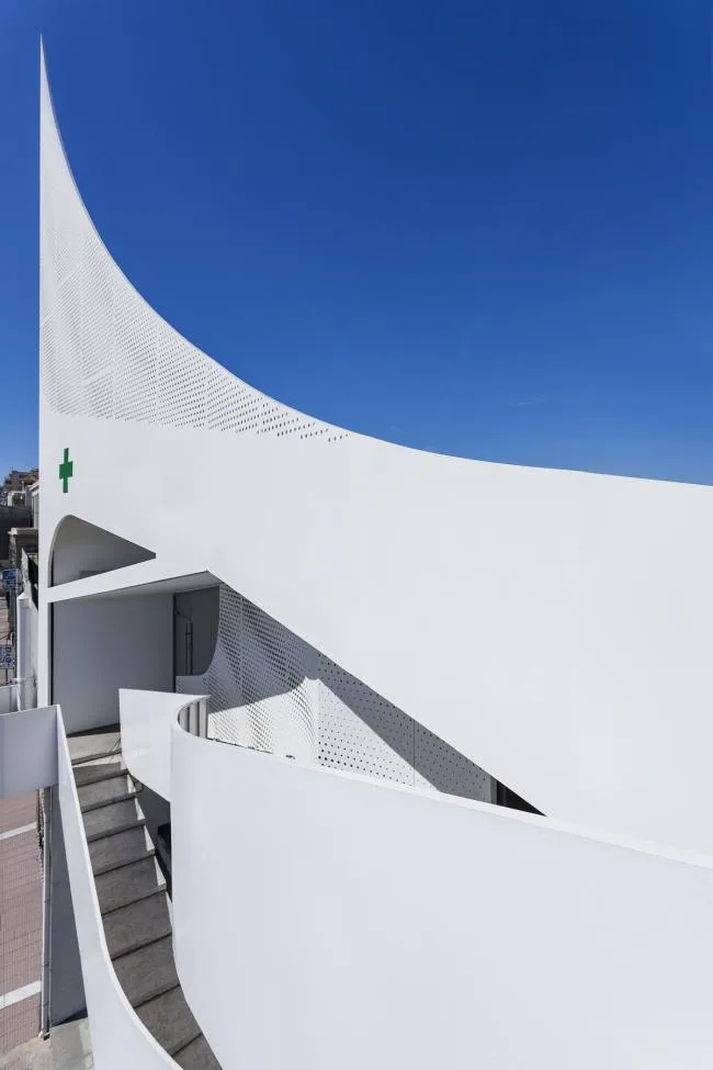 BIM Architecture | Song of Waves and White Sails: Mole Pharmacy/KLab Architecture
