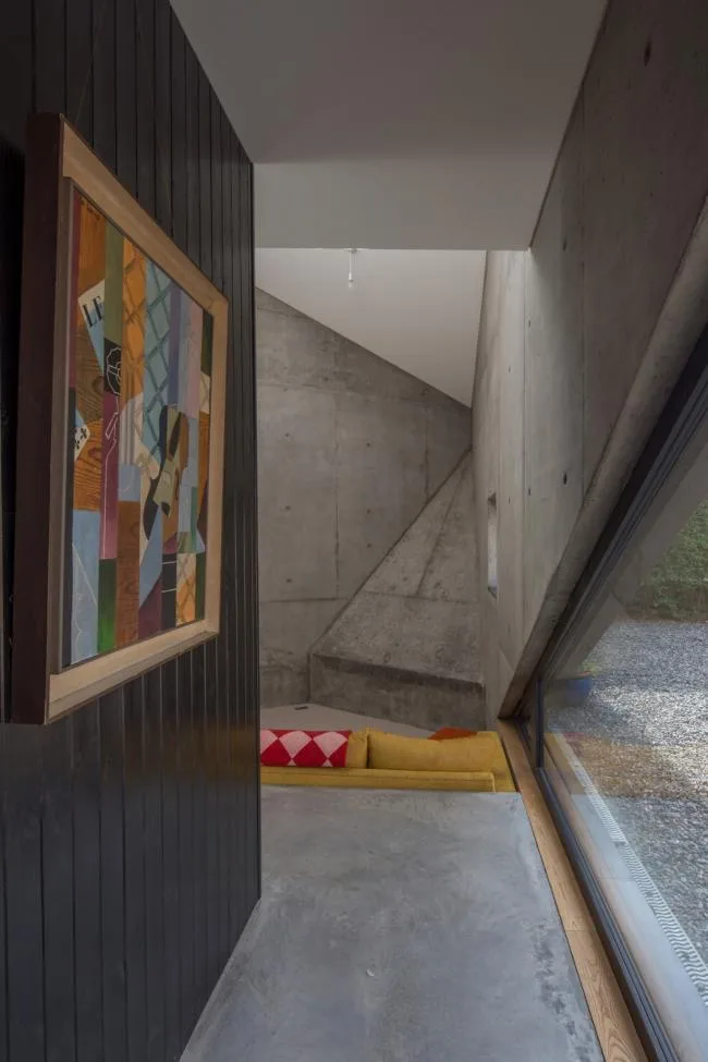 BIM Architecture | Triangular Room with Back to Back Surrounding Integration/Urban Agency
