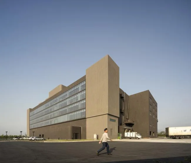 BIM Architecture | Unique yet cautious, like mountains and soil at night: Taiwan Livestock Pingtung Agricultural Science Factory/Zexin Building