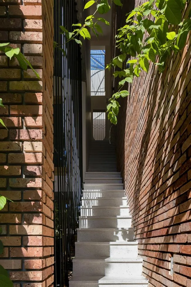 BIM Architecture | Space Nesting, Breathing Tropical Room/IZ Architects