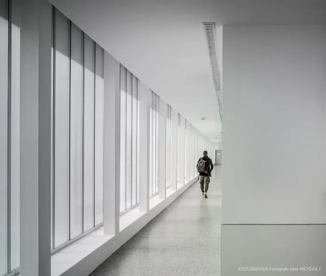 BIM Architecture | Neat Queue Like a Companion: In the Middle of Teacher Training/Ram ó n Fern á ndez Alfonso