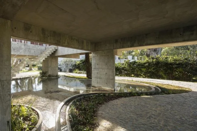 BIM Architecture | Shaking Hands with Trees and Branches, A Simple Home Made of Concrete/Estudio Botteri Connell