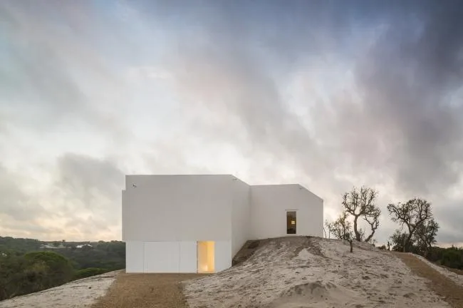 BIM Architecture | White Sculpture 'Flower' on Desolation: Fontinha Room/Buenos Aires Mateus+SIA arquitectura