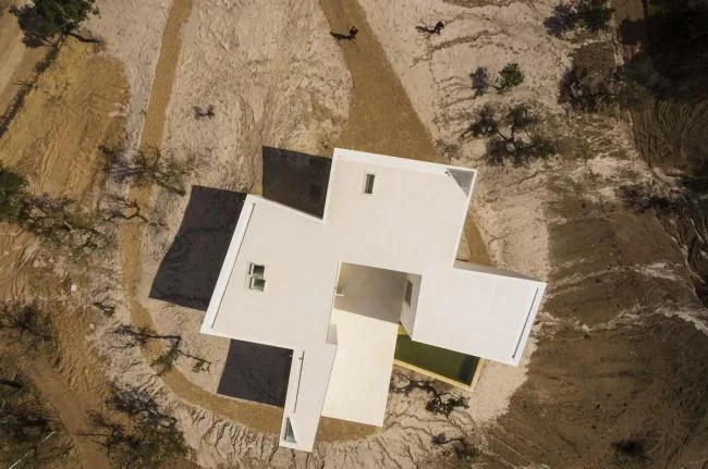 BIM Architecture | White Sculpture 'Flower' on Desolation: Fontinha Room/Buenos Aires Mateus+SIA arquitectura