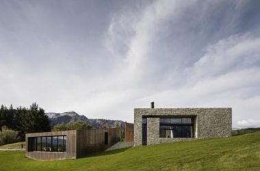 BIM Architecture: A Minimalist Arrowtown Home Showcasing Natural Sculptural Beauty by RTA Studio-BIM WORLD