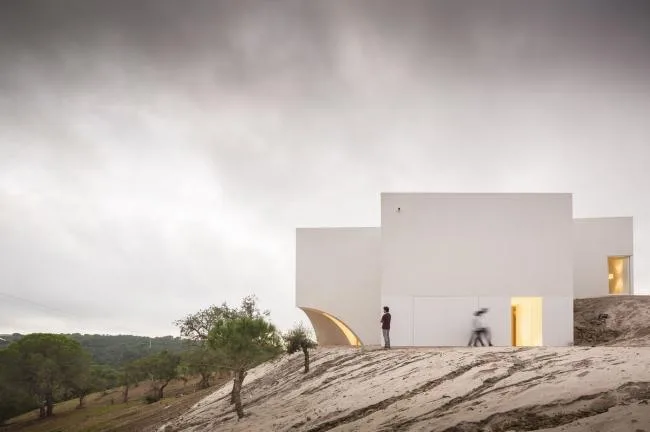 BIM Architecture | White Sculpture 'Flower' on Desolation: Fontinha Room/Buenos Aires Mateus+SIA arquitectura