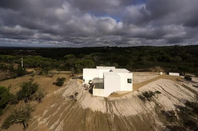 BIM Architecture | White Sculpture 'Flower' on Desolation: Fontinha Room/Buenos Aires Mateus+SIA arquitectura