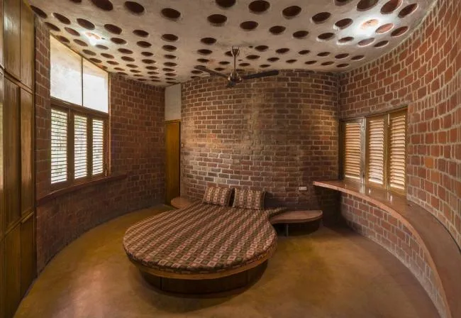 BIM Architecture | Flying Curves Reflected in the Village Skyline: Indian Red Brick House/iStudio Architecture