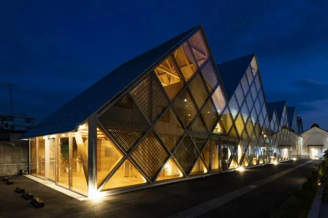 BIM Architecture | Continuous Ridge Like a Long Dragon Lying in the Wilderness: Tomioka Chamber of Commerce/Tezuka Guiqing Architectural Firm, Japan