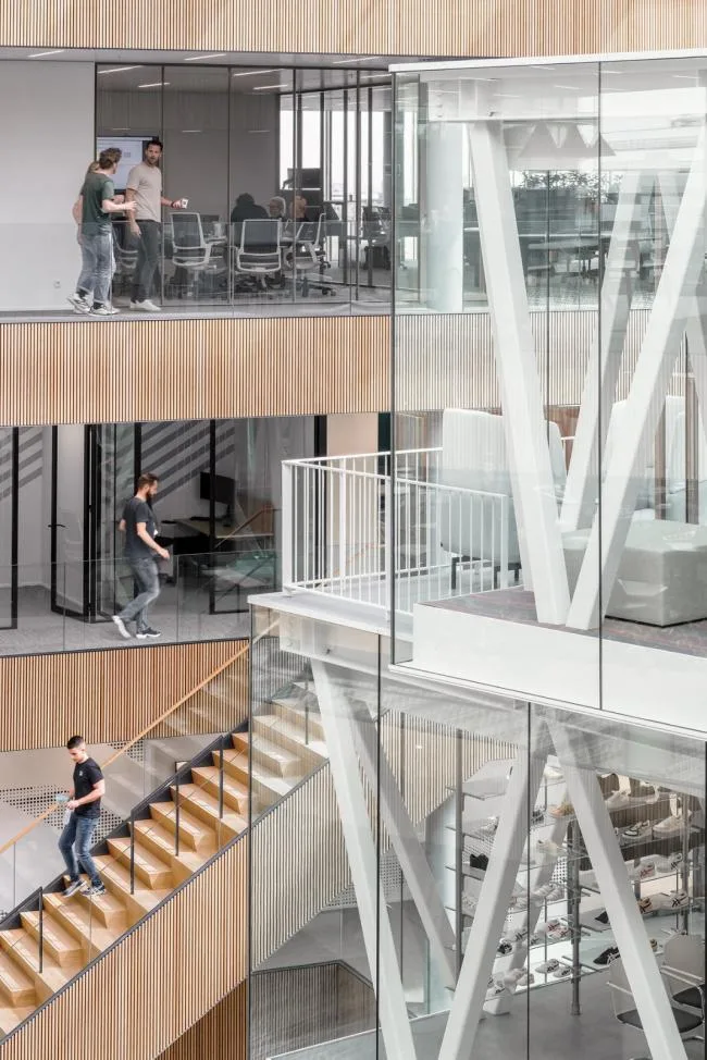 BIM Architecture | Smooth and Concise Joint Application of Suspended Eaves and Glass: ASICS Netherlands Headquarters Building/Powerhouse Company