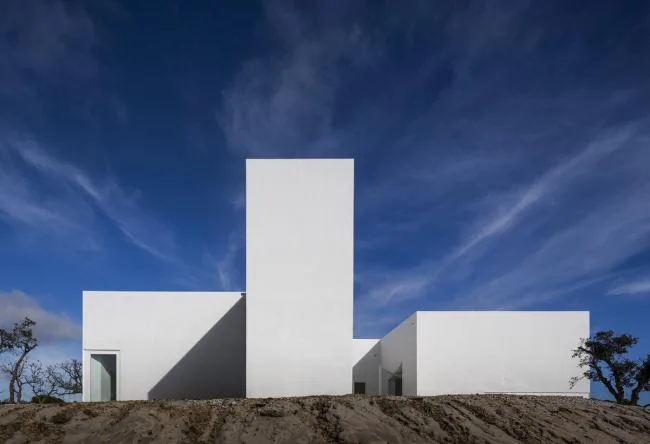 BIM Architecture | White Sculpture 'Flower' on Desolation: Fontinha Room/Buenos Aires Mateus+SIA arquitectura