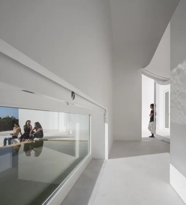 BIM Architecture | White Sculpture 'Flower' on Desolation: Fontinha Room/Buenos Aires Mateus+SIA arquitectura