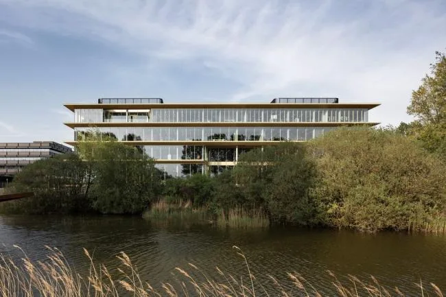BIM Architecture | Smooth and Concise Joint Application of Suspended Eaves and Glass: ASICS Netherlands Headquarters Building/Powerhouse Company