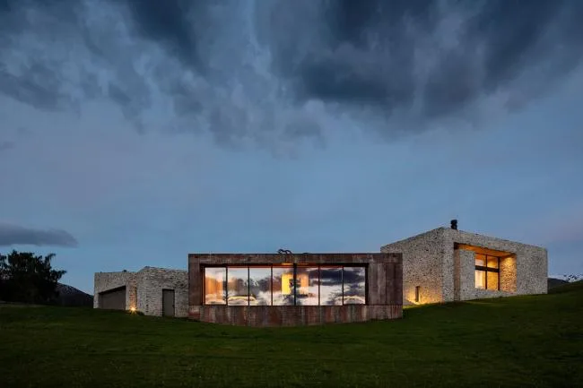 BIM Architecture | Primitive and Simple, Filled with Natural Sculpture Beauty: Arrowtown Home/RTA Studio