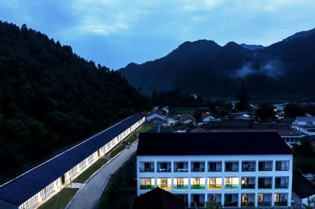 BIM Architecture | 100 meter cafeteria at the foot of Qinling Mountains/STUDIO QI