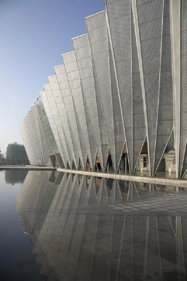 BIM Architecture | Dynamic Folding and Extension Like a Stage Curtain: Bozhou Sports Center/Yuan Ye Architecture Studio