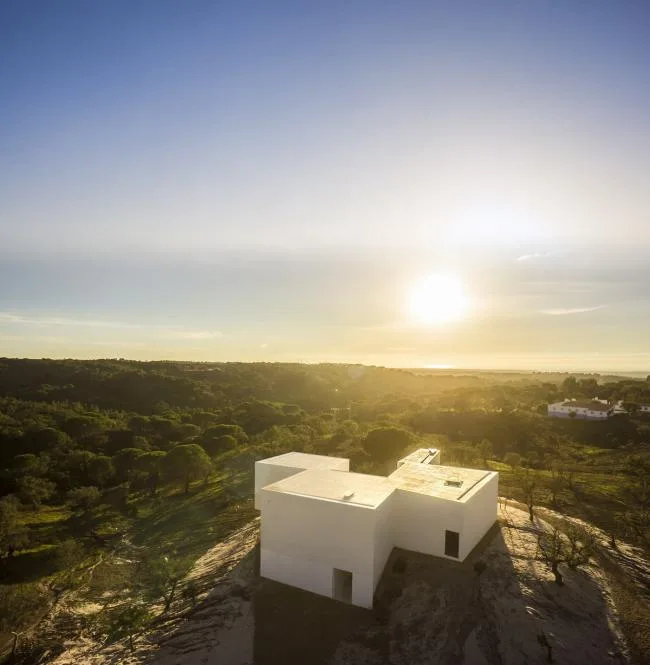 BIM Architecture | White Sculpture 'Flower' on Desolation: Fontinha Room/Buenos Aires Mateus+SIA arquitectura