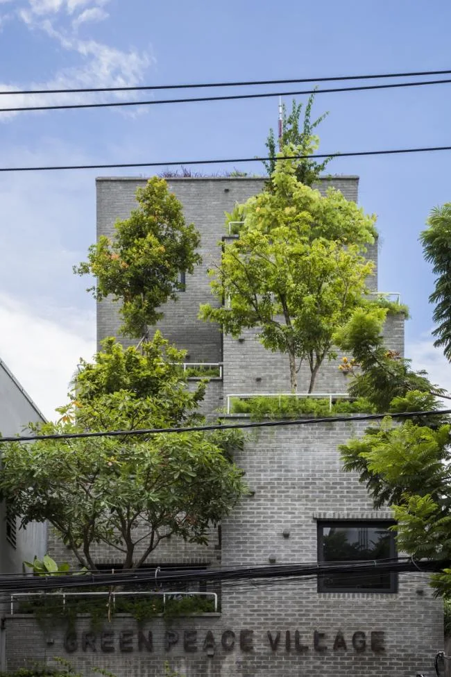 BIM Architecture | Quiet and lush, staggered terraced roofs: Vietnam Flower Garden Apartments/Ho Khue Architects