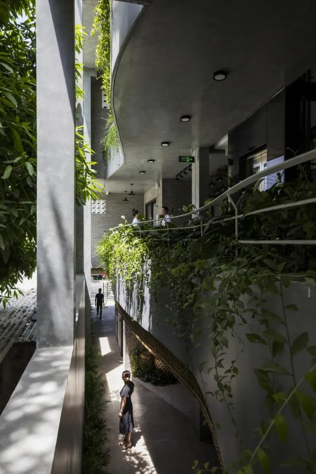 BIM Architecture | Quiet and lush, staggered terraced roofs: Vietnam Flower Garden Apartments/Ho Khue Architects