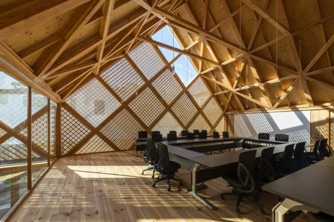 BIM Architecture | Continuous Ridge Like a Long Dragon Lying in the Wilderness: Tomioka Chamber of Commerce/Tezuka Guiqing Architectural Firm, Japan