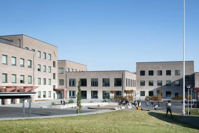 BIM Architecture | Preserving Occasional Memories - Tiunda Primary and Secondary School/C.F. M ø ller