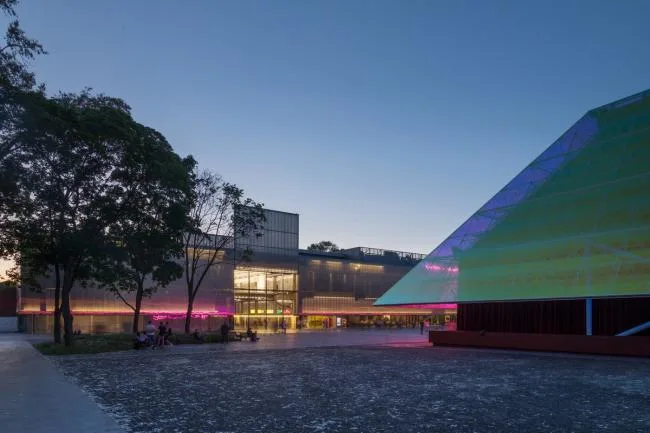 BIM Architecture | Inspired by 'Star Wars' and 'Blade Runner': Moscow Gorky Park Garage Cinema/SYNDICATE Architects