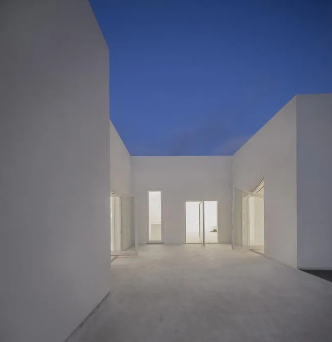 BIM Architecture | White Sculpture 'Flower' on Desolation: Fontinha Room/Buenos Aires Mateus+SIA arquitectura