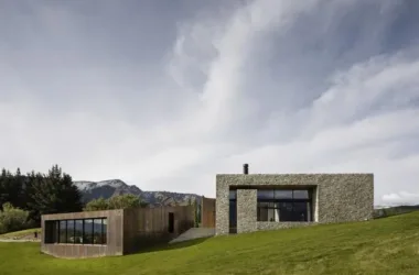 BIM Architecture: A Minimalist Arrowtown Home Showcasing Natural Sculptural Beauty by RTA Studio-BIM WORLD