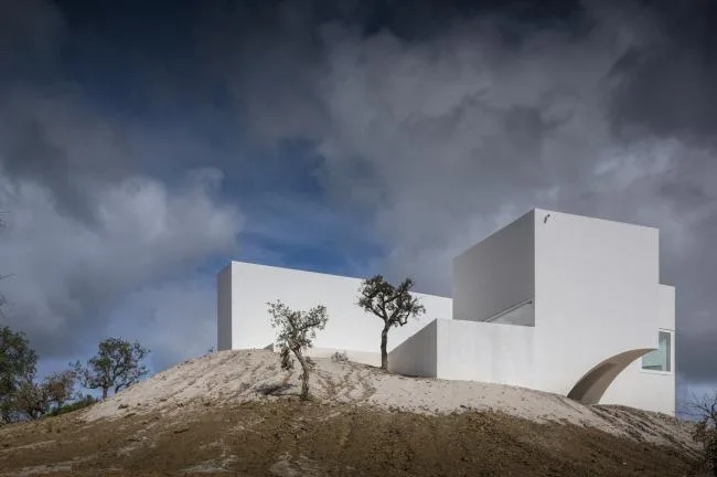 BIM Architecture | White Sculpture 'Flower' on Desolation: Fontinha Room/Buenos Aires Mateus+SIA arquitectura