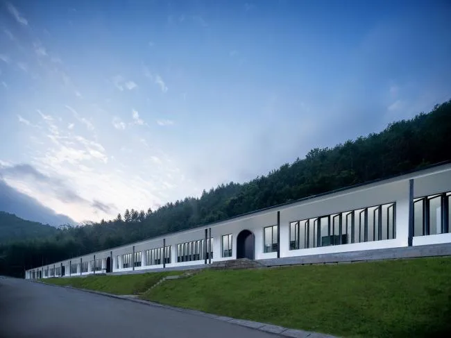 BIM Architecture | 100 meter cafeteria at the foot of Qinling Mountains/STUDIO QI