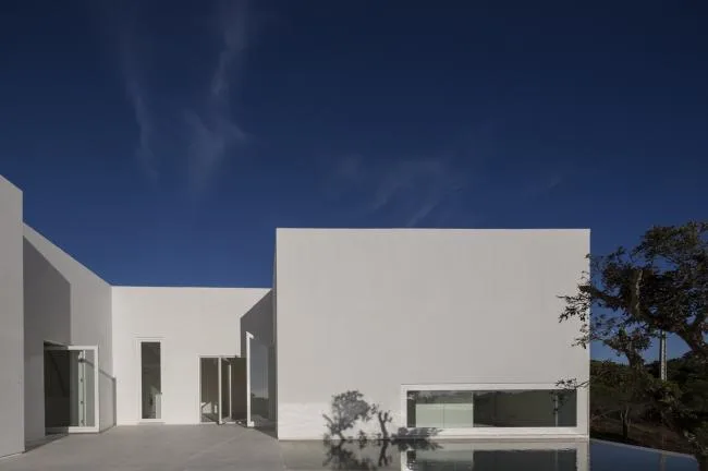 BIM Architecture | White Sculpture 'Flower' on Desolation: Fontinha Room/Buenos Aires Mateus+SIA arquitectura