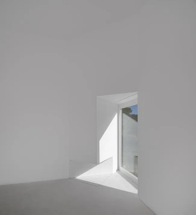 BIM Architecture | White Sculpture 'Flower' on Desolation: Fontinha Room/Buenos Aires Mateus+SIA arquitectura