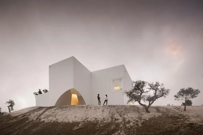 BIM Architecture | White Sculpture 'Flower' on Desolation: Fontinha Room/Buenos Aires Mateus+SIA arquitectura