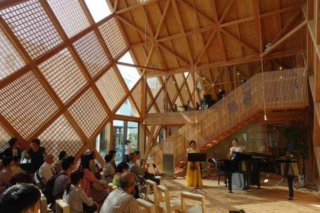 BIM Architecture | Continuous Ridge Like a Long Dragon Lying in the Wilderness: Tomioka Chamber of Commerce/Tezuka Guiqing Architectural Firm, Japan