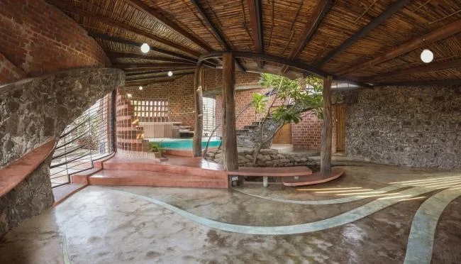BIM Architecture | Flying Curves Reflected in the Village Skyline: Indian Red Brick House/iStudio Architecture