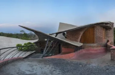 BIM Architecture: Indian Red Brick House with Dynamic Curves Shaping the Village Skyline by iStudio Architecture-BIM WORLD