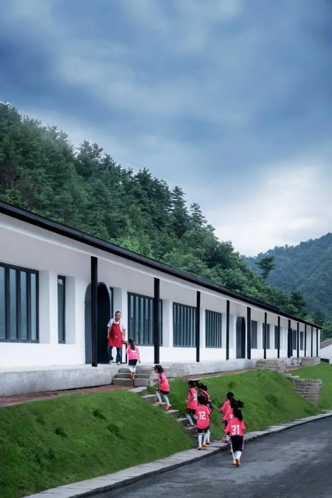 BIM Architecture | 100 meter cafeteria at the foot of Qinling Mountains/STUDIO QI